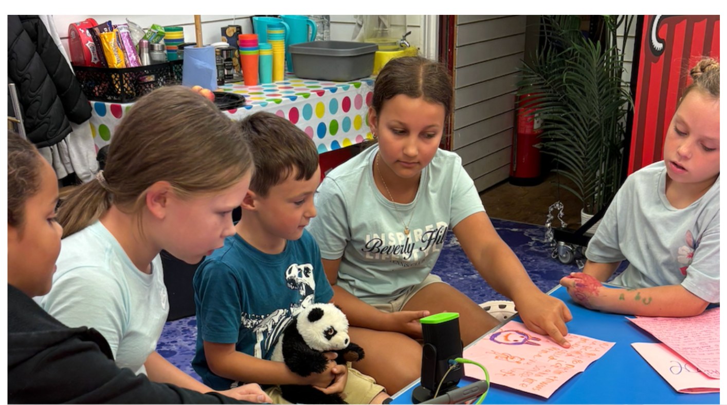 Children drawing together at the Hub